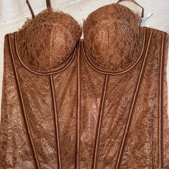 Elegant Brown Lace Corset by - Picture 2 of 5
